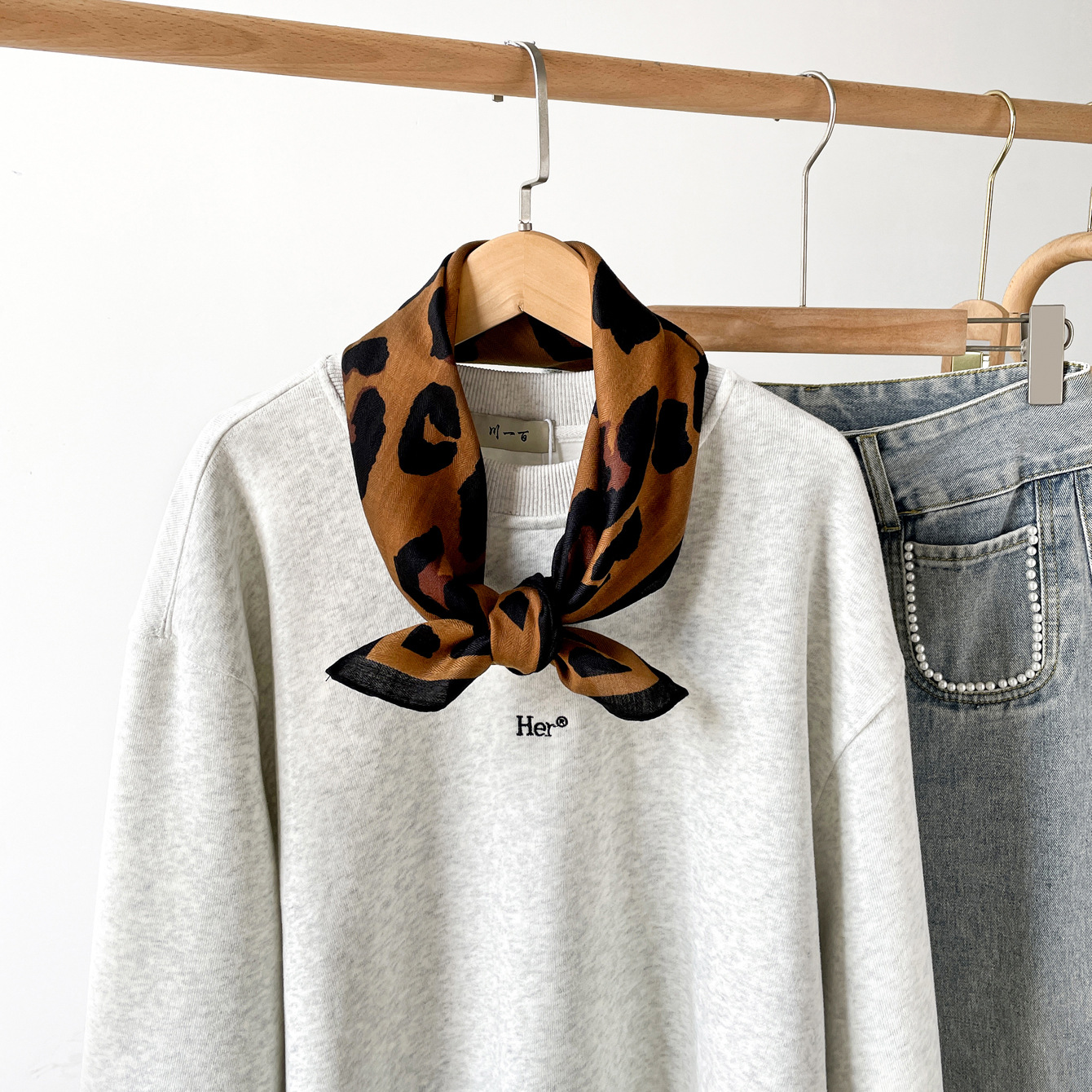 Leopard Print Herringbone Cotton Mini Square Scarf For Women_voghion.com