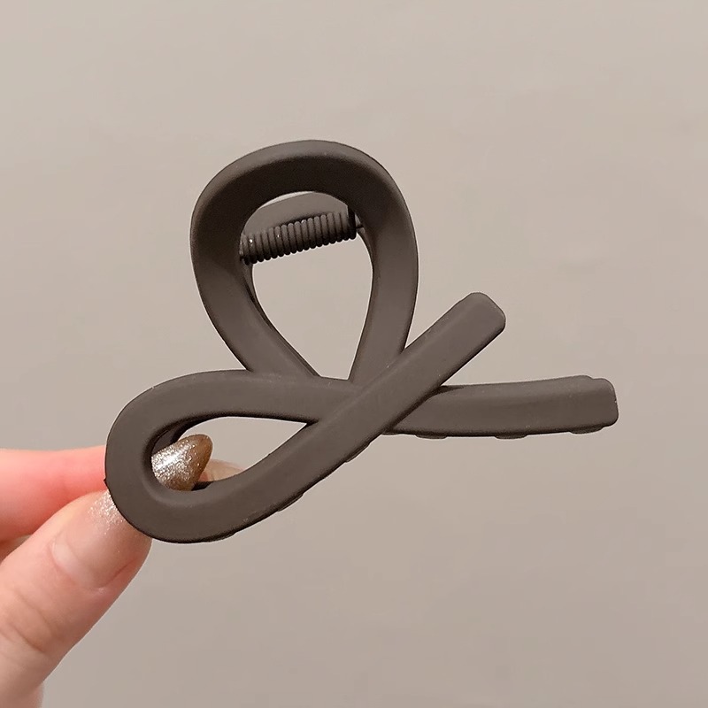 Simple clip de cabello negro de medio atado para mujeres 2025 nuevo estilo de alta sensación detrás de la cabeza de cabello de tiburón clip de cabello