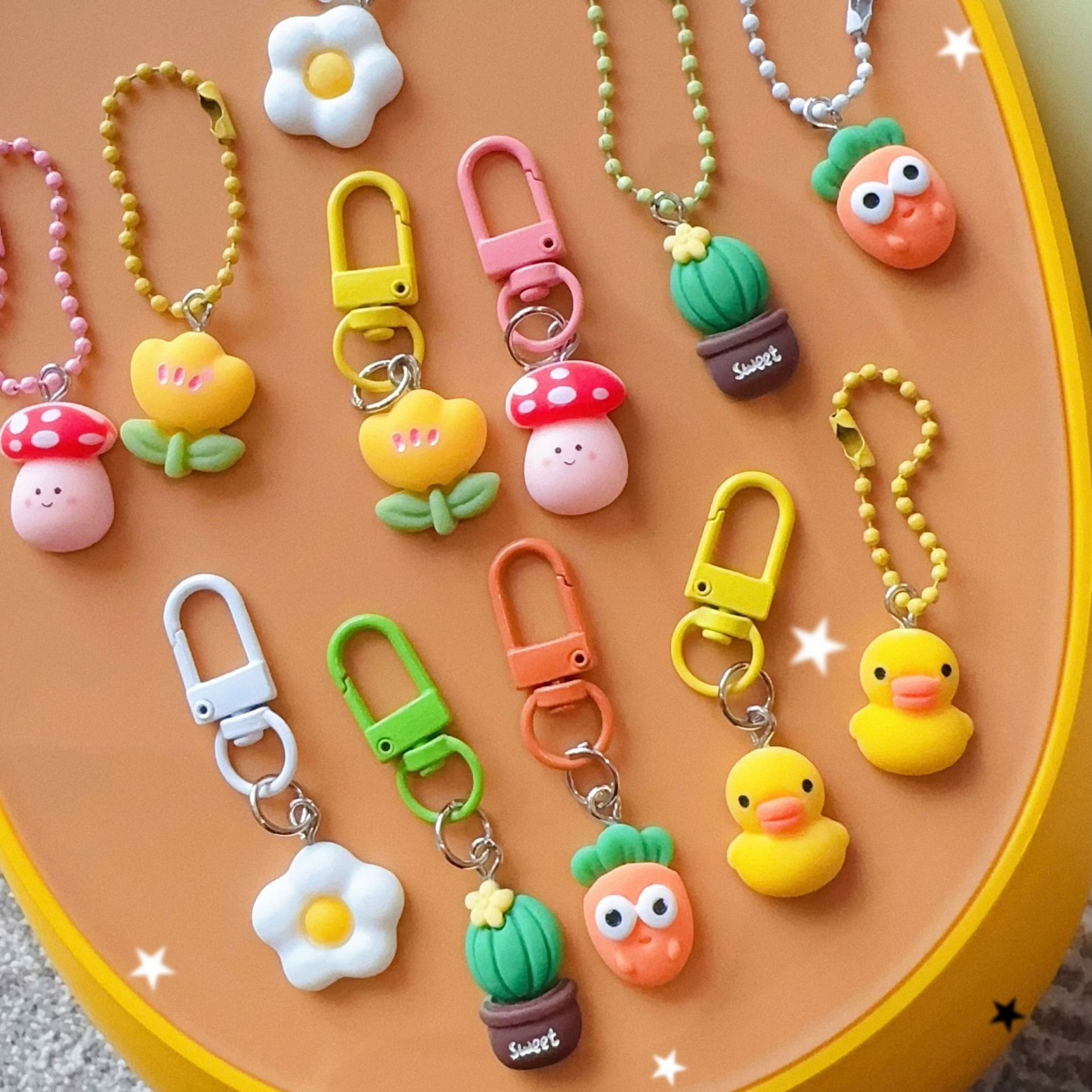 Caricatura encantadora llavero estereoscópico mochila accesorios colgantes flores de pato pequeños accesorios accesorios regalos al por mayor