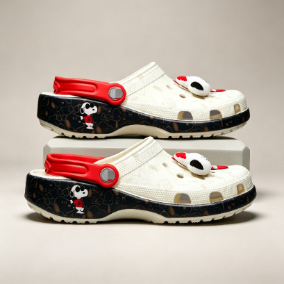 2025 new Snoopy cartoon parent-child clogs, sandals, beach shoes, non-slip closed-toe shoes 211124