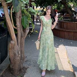 海边度假绿色碎花小飞袖连衣裙温柔气质独绝美收腰a字沙滩长裙