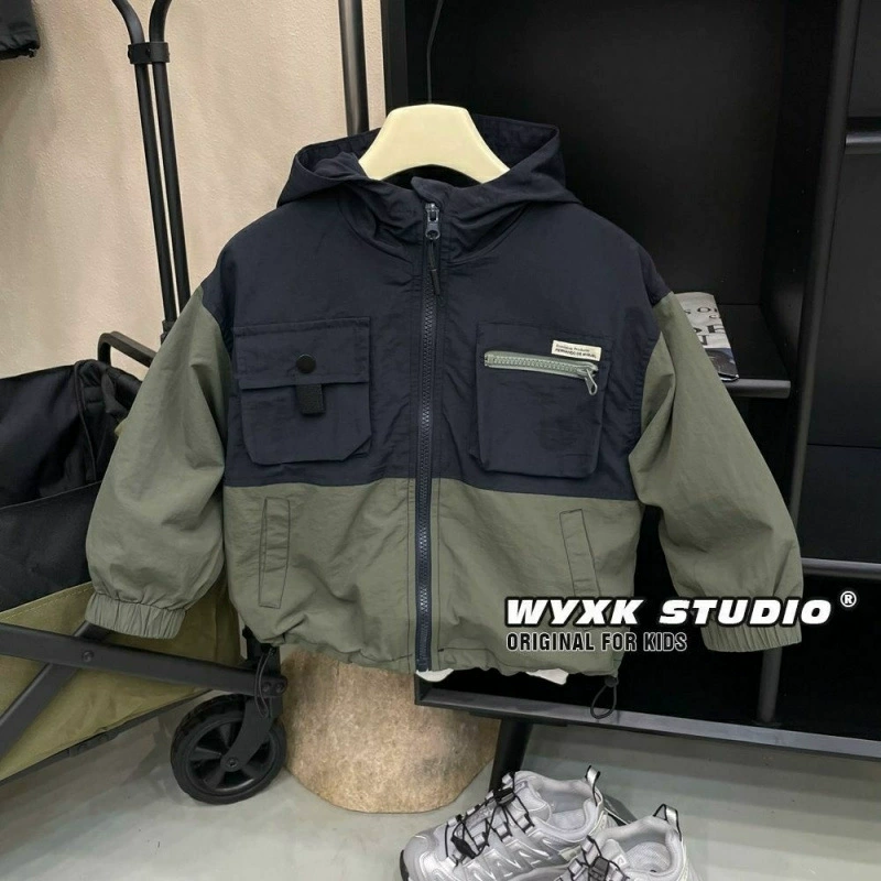 Детская куртка осенняя тонкая модель 2025 весна-осень новая с капюшоном рабочая одежда тренч для мальчиков модная
