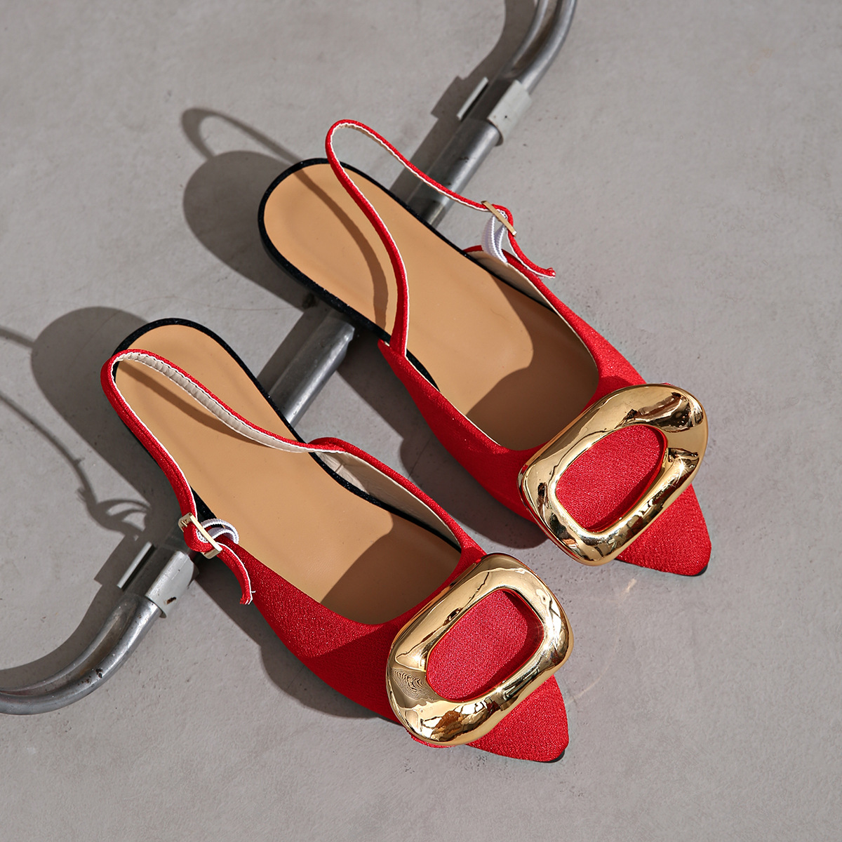 Women's Pointed Toe Flat Sandals Summer New Style Puff Toe Metal Cloth Shoes_vogvips.com