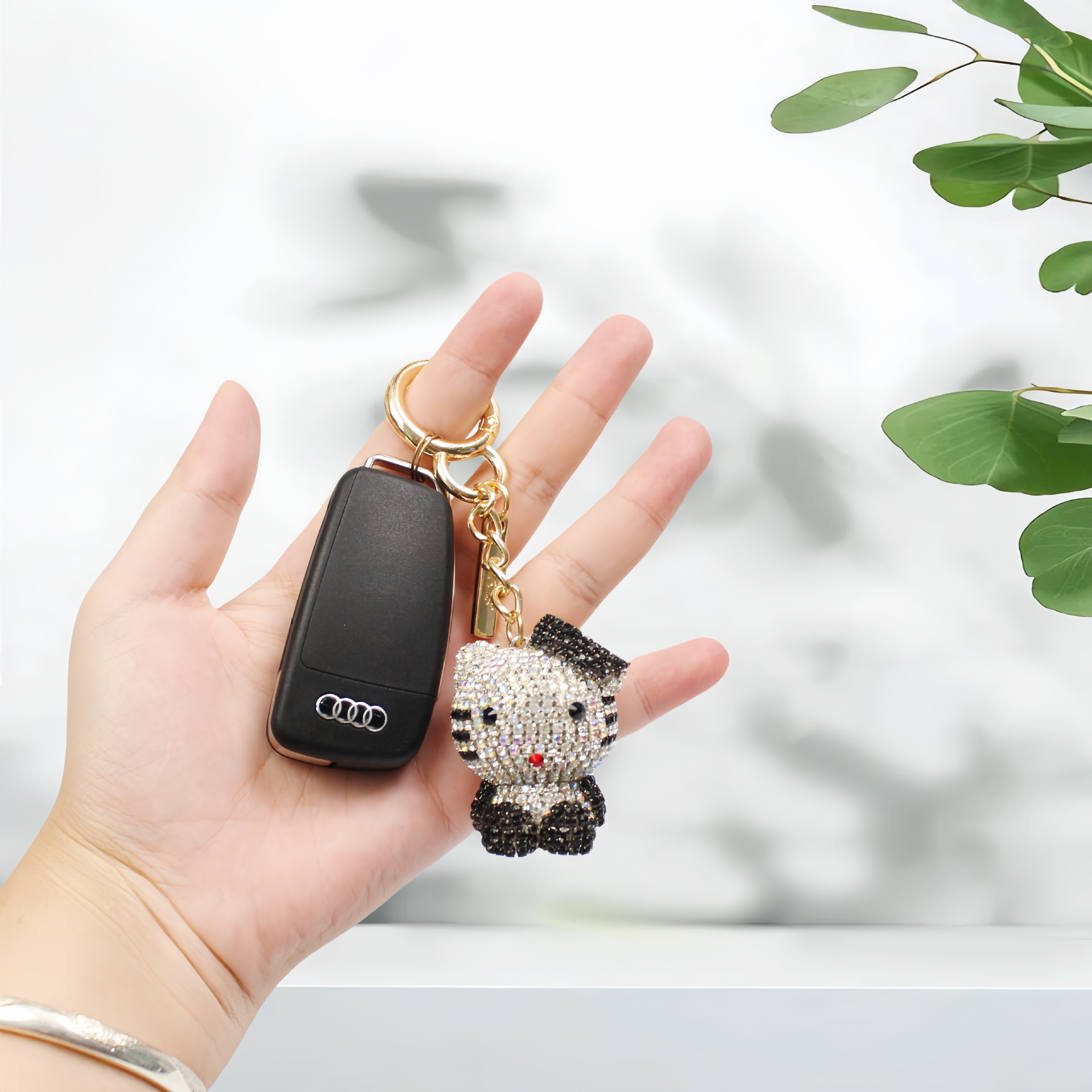 838960991556m6f756892-728b-480