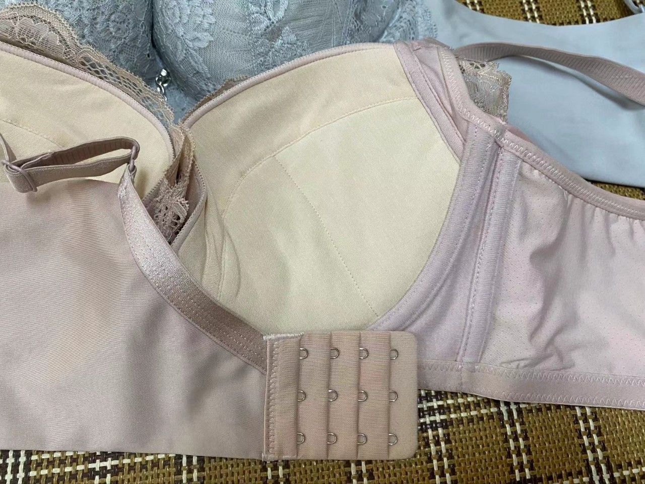 No arco flor de temporada de sostén de chicas stock ropa interior de mujer suministro transfronterizo sostén de encaje México Tailandia al por mayor