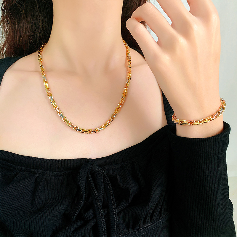 Zhuang sheng joyería europea y americana al por mayor ins estilo nicho diseño collar versátil electrochapado de color oro hecho a mano hebilla