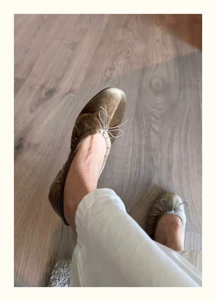 Giày búp bê Mary Jane đế bệt mũi tròn thắt nơ, chất liệu nhung, gót thấp dưới 3 cm — Màu sô-cô-la, Vàng cổ điển chi tiết 18