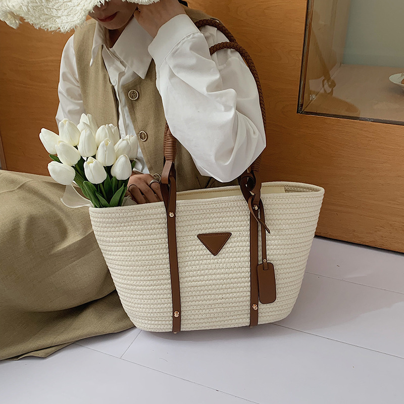Korean-Style Vacation-Style Straw Woven Bag, New Foreign Trade Model for Summer, Simple and Elegant Beach Woven Bag, Large Capacity Tote Bag