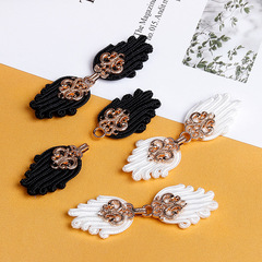 Chinese-style women's clothing decorative metal button with retro palace-inspired design, handcrafted British-style elegant palm-shaped buttons