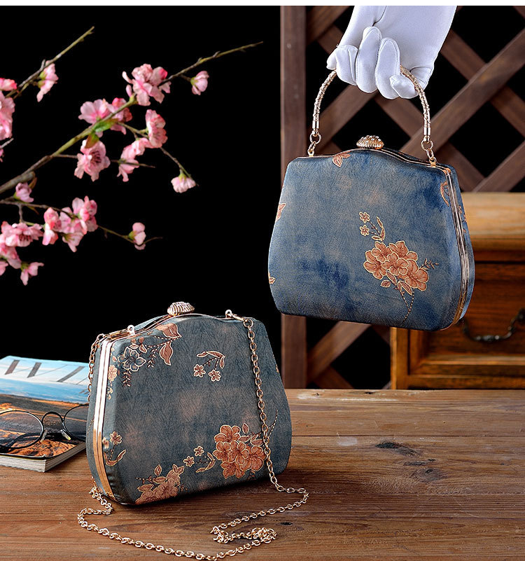 Elegant, Vintage Style Style Women's Small Satin Flower Elegant Vintage Style Clasp Frame Handbag
