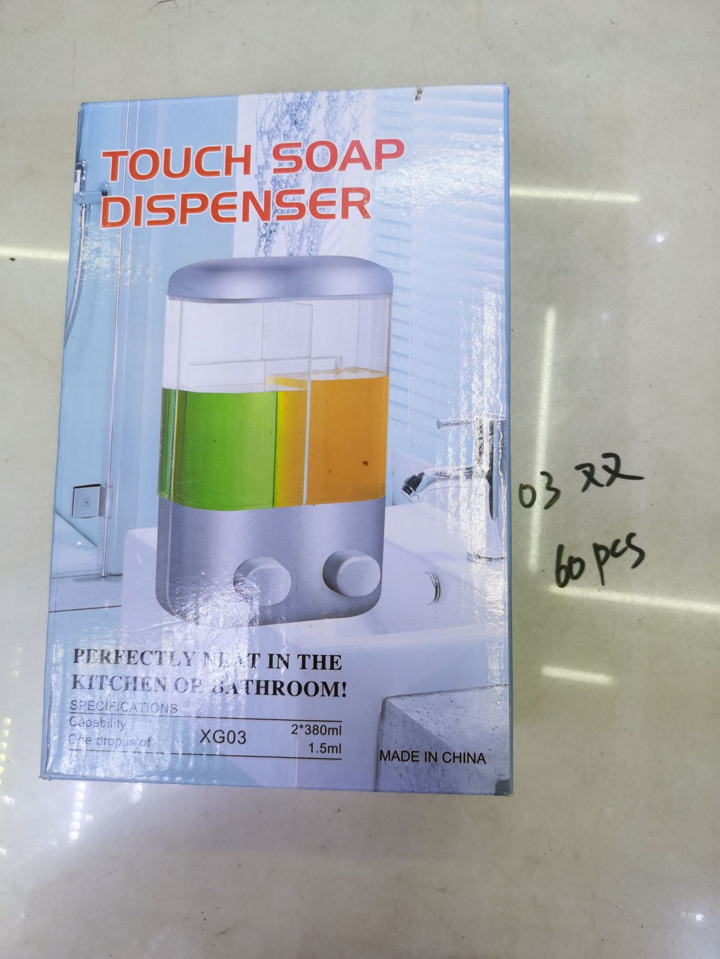 Foreign trade products hot-selling Press soap dispenser wall-mounted induction soap box bathroom hand washing squeeze foam soap dispenser