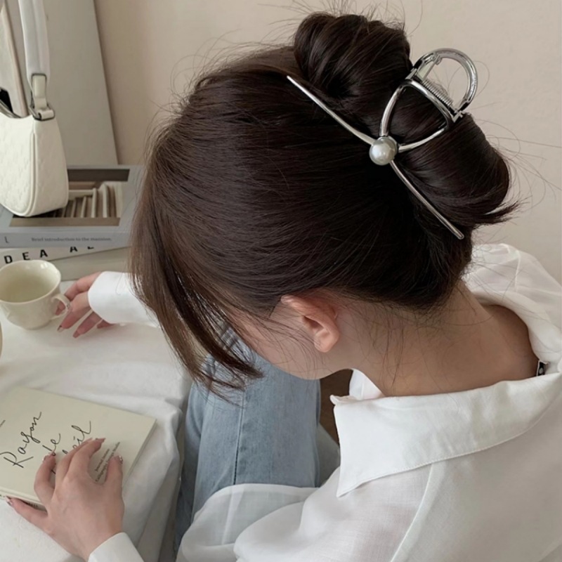 Korean style Pearl metal clip high-grade female ins style hairpin back head updo hair headwear hair volume shark clip