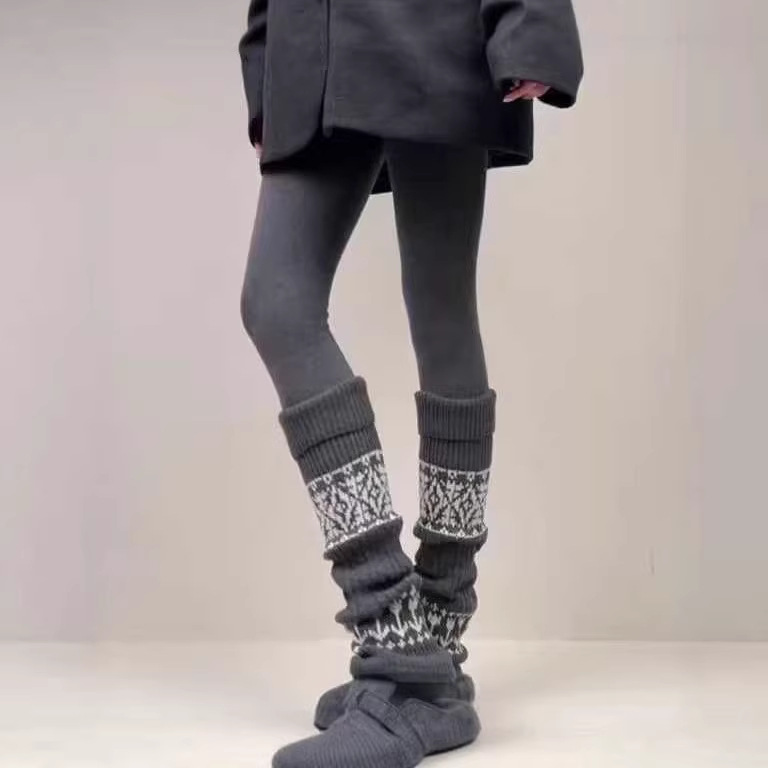 Otoño y invierno de lana de punto calcetines calientes para mujeres gris pantorrilla pila piernas calcetines de leche dulce blancas flanged