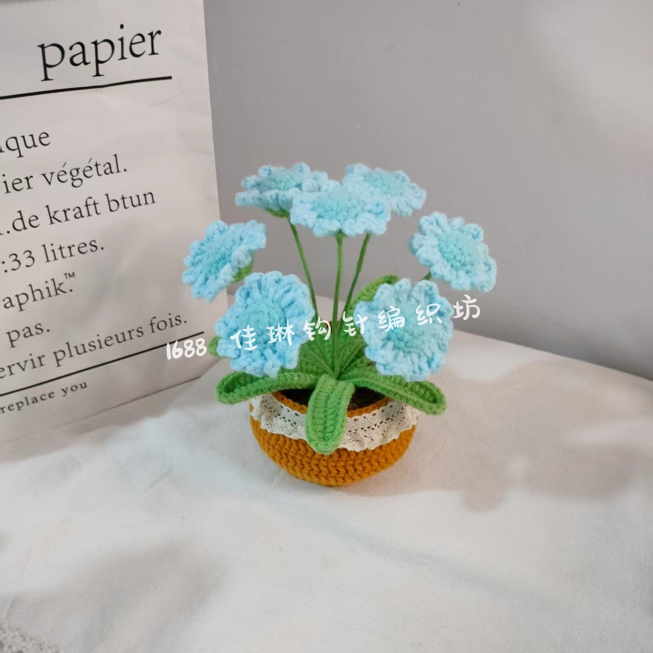Producto terminado crochet a mano transfronterizo pequeña margarita en maceta adorno para el hogar lana tejido flor artificial mesa decoración de bonsai