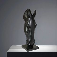 現代の軽豪華な風の尊馬の置物の客間の玄関の柔らかい装飾品のホテルのロビーの彫刻の着地の装飾の高くなる台
