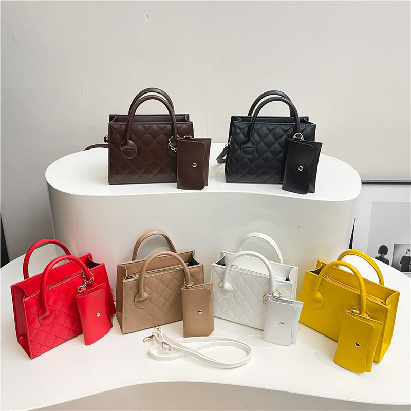 Cross-Border New Trendy Simple Single-Shoulder Quilted Bag Handbag Crossbody Bag Mother-Daughter Fashion Commuter Large Capacity Small Square Women's Bag