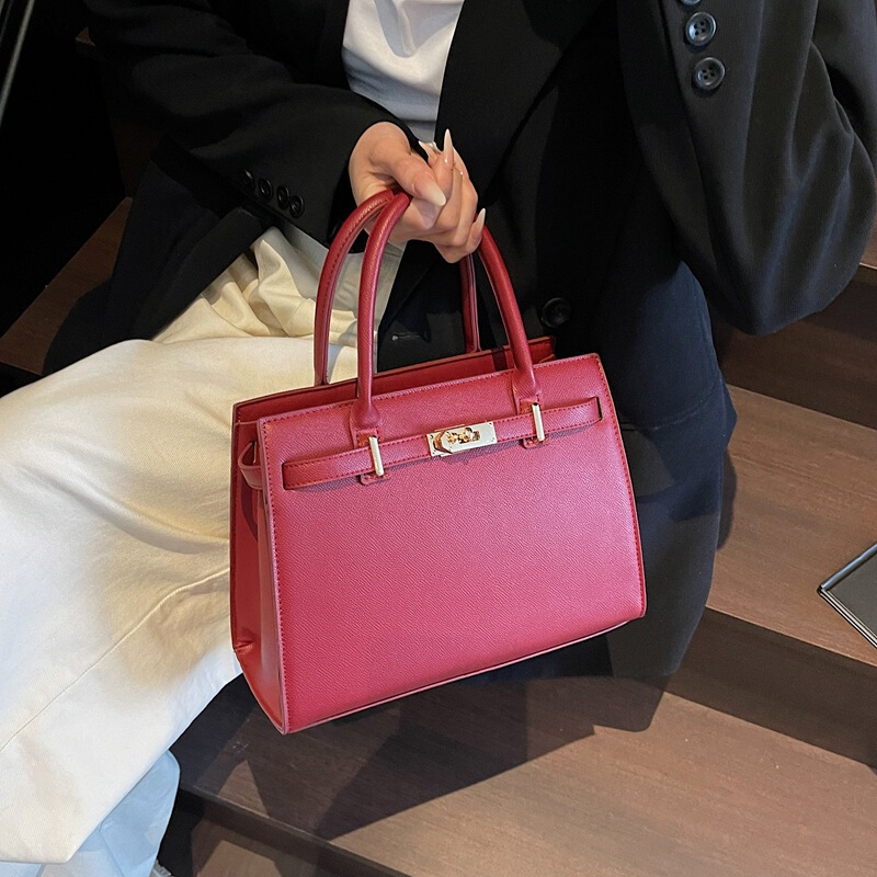 New Wedding Season Red New Year Wedding Bag, Fashionable Light Luxury Commuter Shoulder Crossbody Bag, High-End Handbag for Women