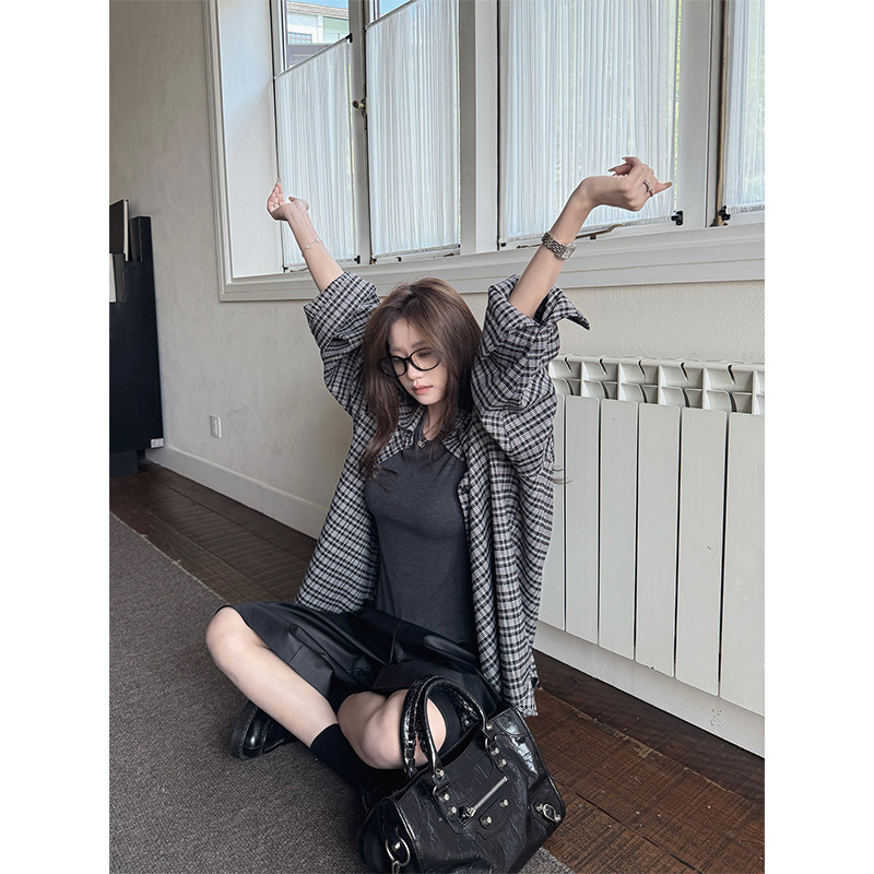 Autumn Boy Brings His Own Relaxed Feeling, Super Loose and Slim Long-Sleeved Brushed Plaid Shirt for Women