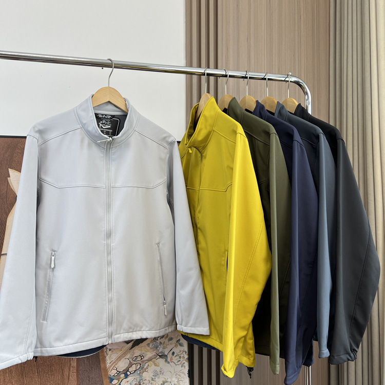 Close Your Eyes and Rush to Replace Windproof and Water-Repellent Men's Autumn and Winter Outdoor Velvet Casual Stand-Up Collar Soft Shell Jacket