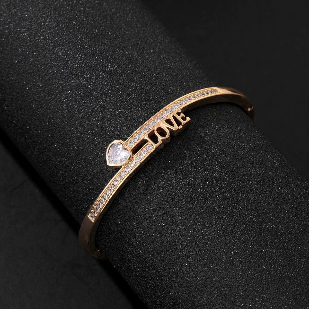 bracelet with zircon