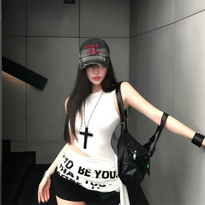 Retro Dark Y2K Subculture Wooden Cross Necklace Men and Women Xiao Qi Necklace Cross Necklace Halloween