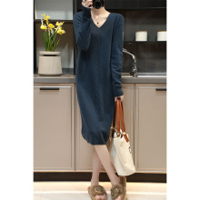 秋冬V领纯羊毛修身连衣裙显瘦中长款过膝打底羊绒针织毛衣裙