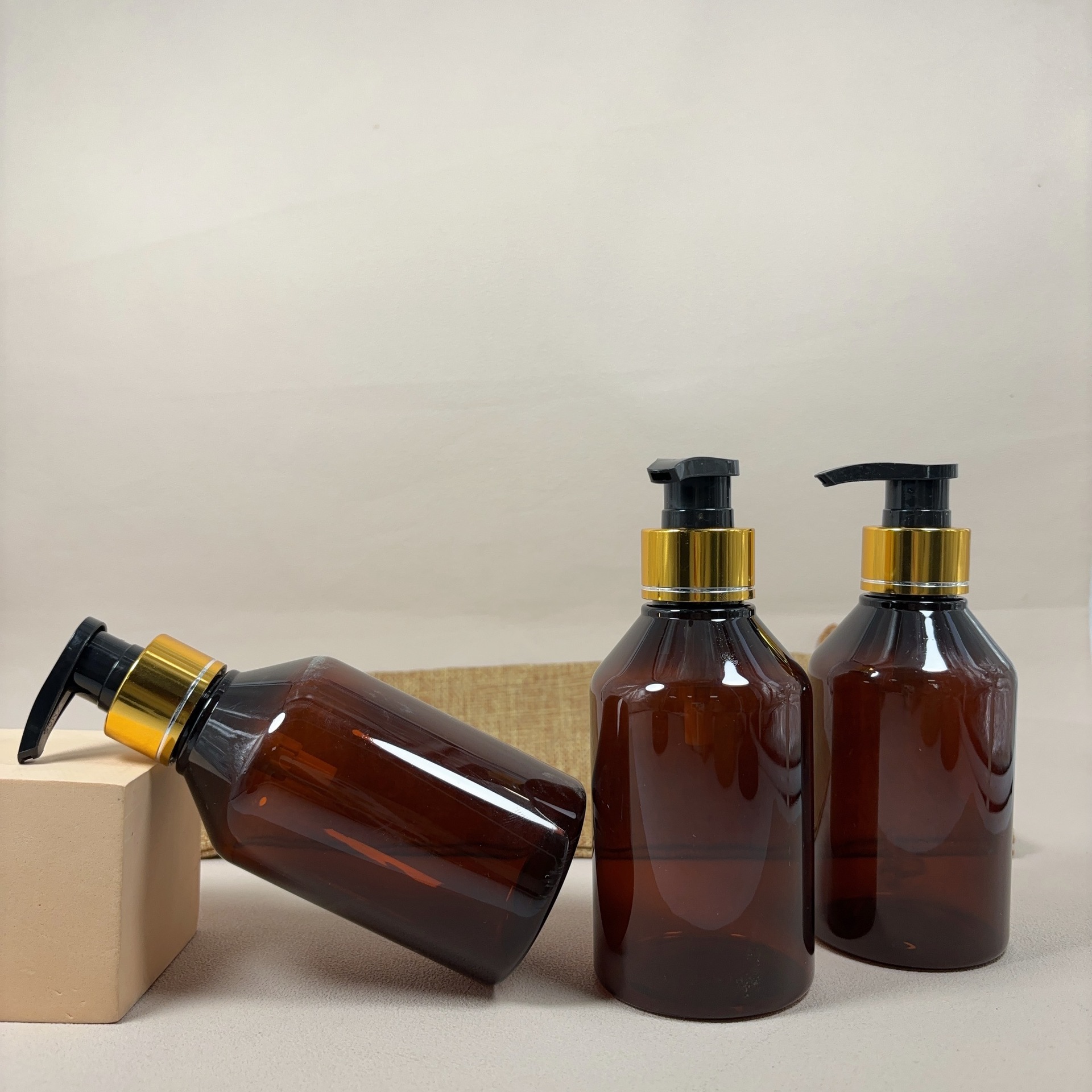 厂家直发 洗发水沐浴露护发素护理液 空瓶子包装pet 小容量250ml