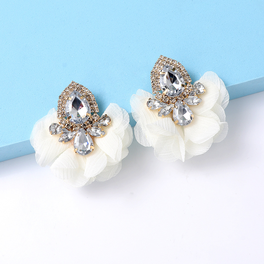 Fashion Flower Alloy Cloth Inlay Artificial Diamond Women's Ear Studs 1 Pair display picture 5