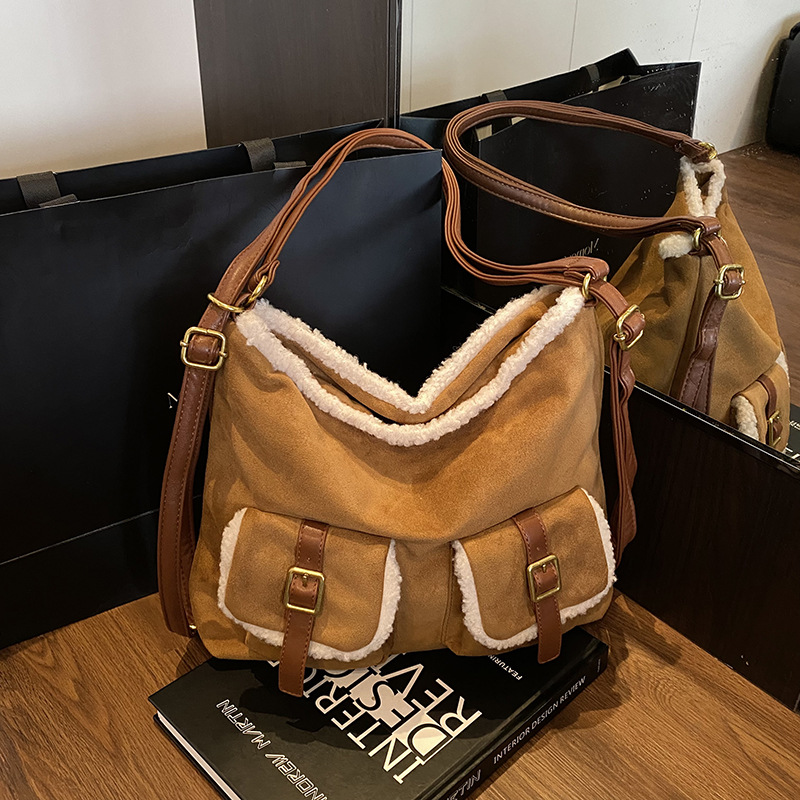 Mochila coreana de tres usos 2025 nueva mochila de camisole de hombro, bolso de viaje retro para mujeres