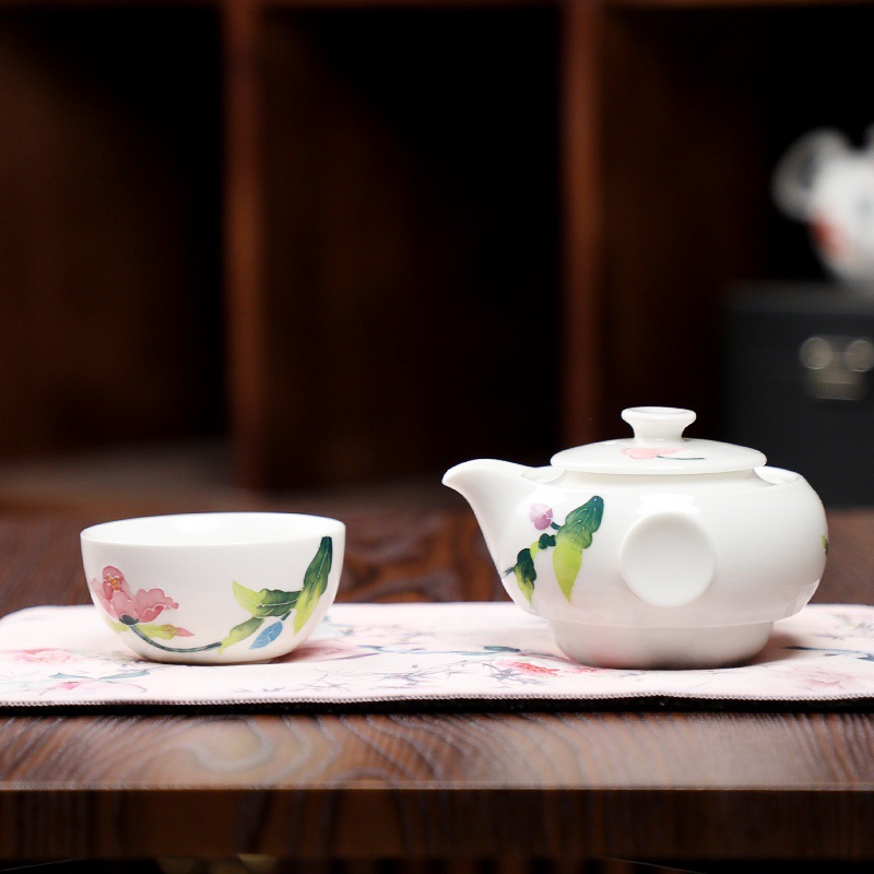 손으로 그린 풀 스프링 하트 영양 냄비 + A 컵 없음