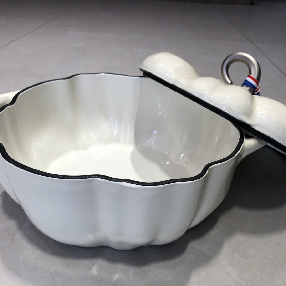 Made in China cast iron enamel pot, white pumpkin pot, high-quality enamel pot, best-selling enamel pot