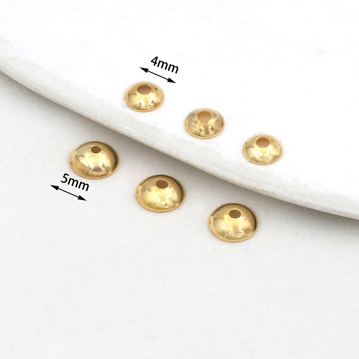 Suministro directo de fábrica 18 quilates de flores huecas de oro real, protección del color de oro DIY, tapas de flores con cuentas hechas a mano, accesorios con cuentas C16