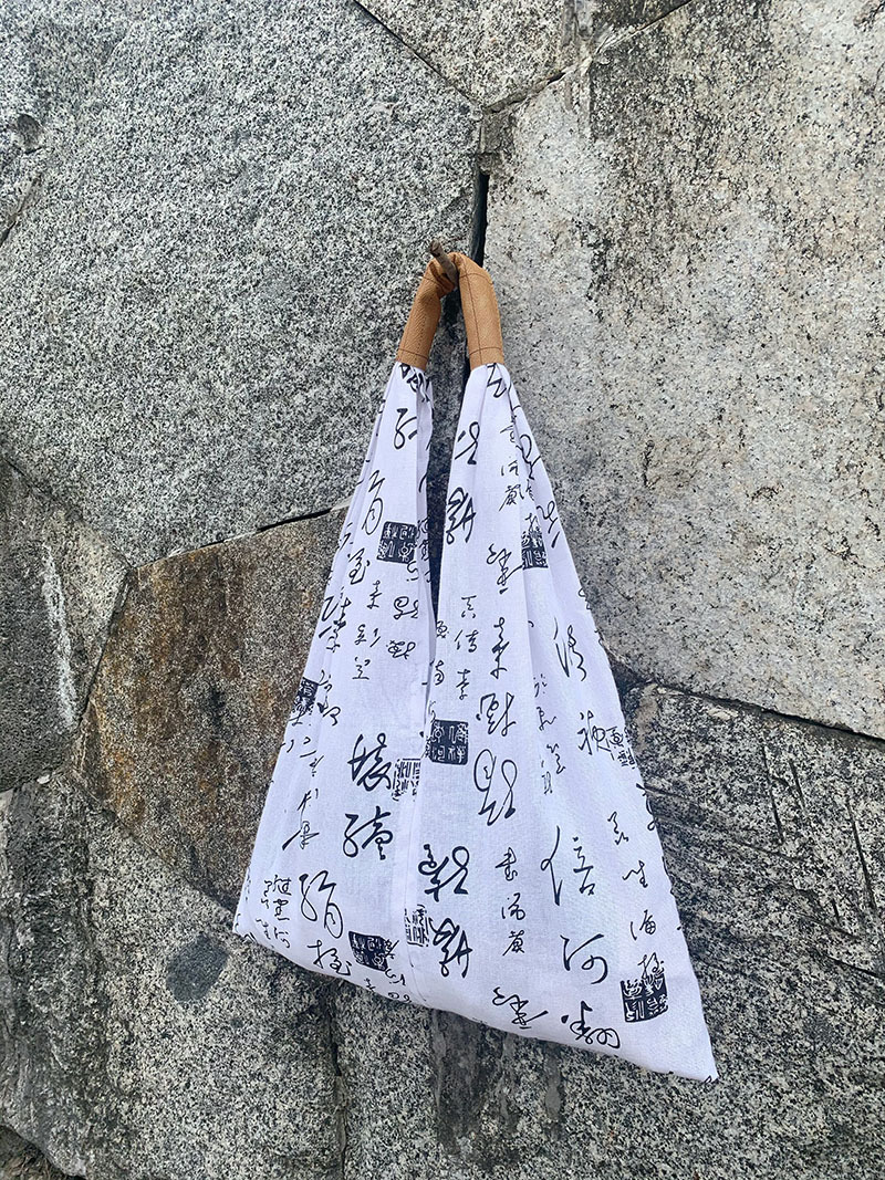 부드러운 손잡이가 있는 순백색 한자 자석 버클