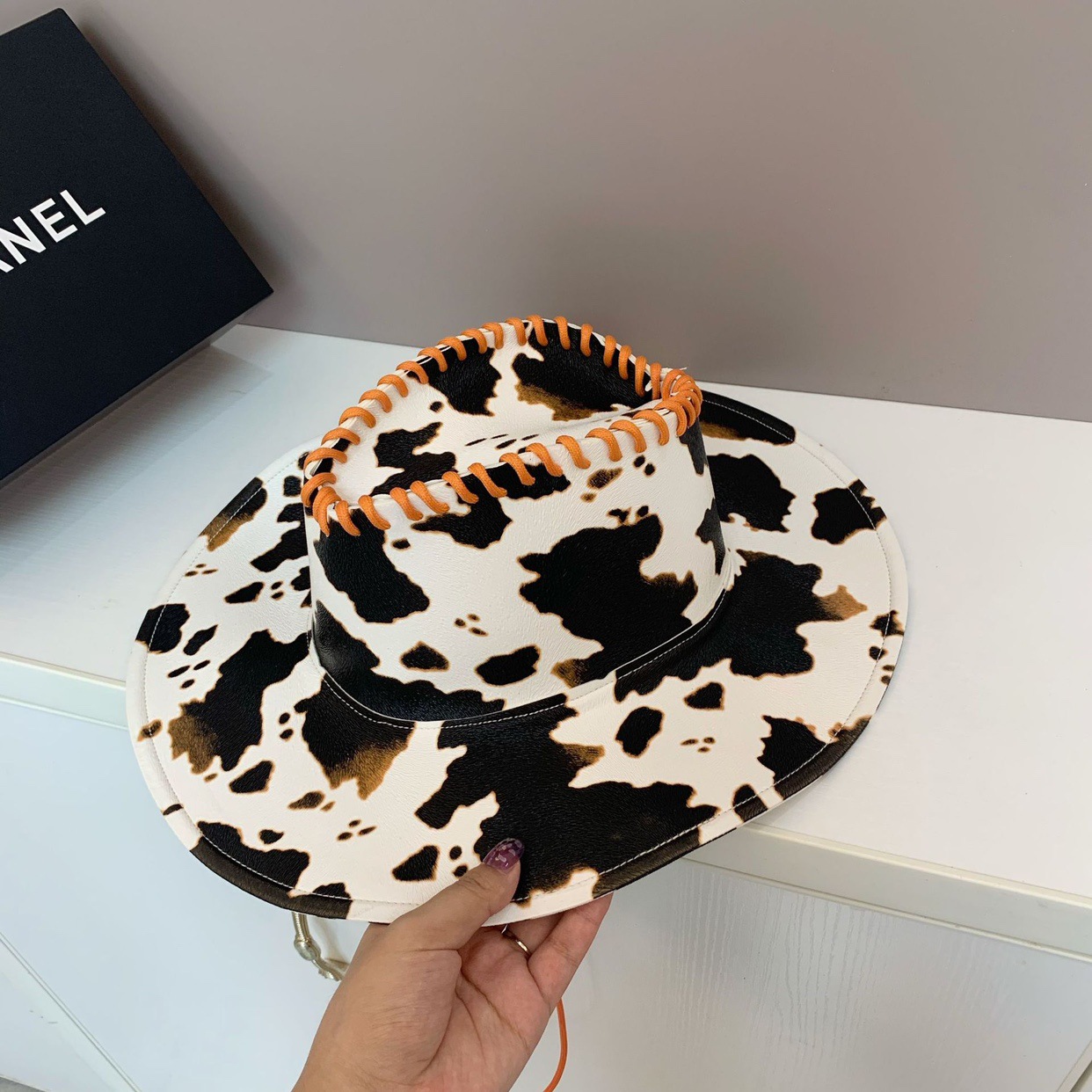 Unisex Spice Girl Wind Cow Print PU-Leder Western Cowboyhut Lady Persönlichkeit Retro Chic Urlaub Reisehut Trend_voghion.com