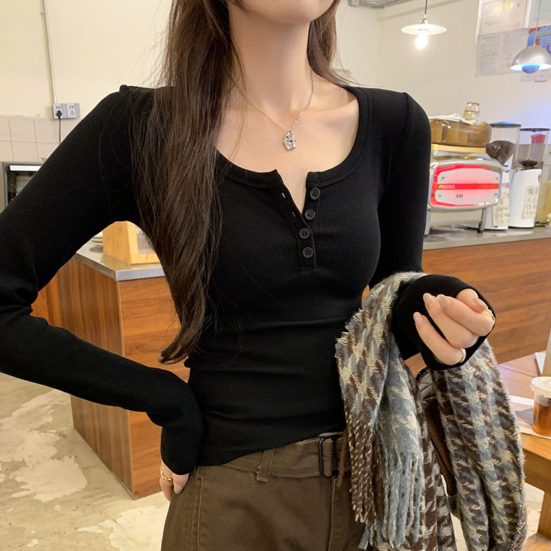 Black U-Neck Buttoned Shoulder-Length Base Shirt for Women, 2026 Spring Slim-Fit Long-Sleeve T-Shirt with a Stylish Design for Layering