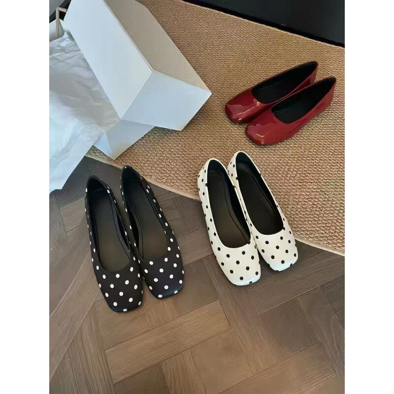 French-style flat slip-on shoes with a polka dot pattern, shallow toe design, women's 2026 new spring collection, very stylish and perfect with dresses, ballet flats French-style flat slip-on shoes with a polka dot pattern, shallow toe design, women's 2026 new spring collection, very stylish and perfect with dresses, ballet flats