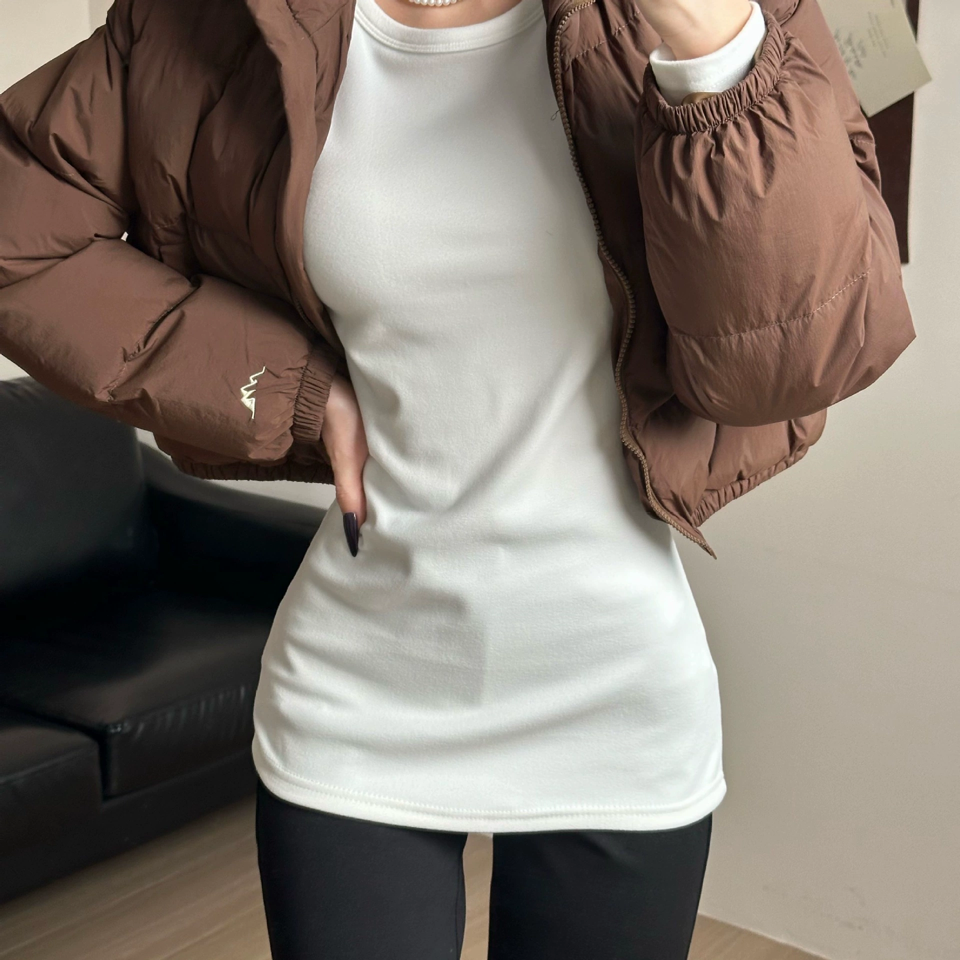 Футболка с длинными рукавами на плече, женская осенняя и зимняя шерсть, новый круглый воротник, тонная талия, длинный топ белый