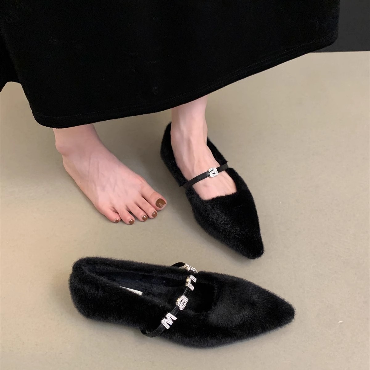 2023 Autunno/inverno Nuova edizione coreana a punta acqua diamante scarpe di peluche per le donne con peluche e stile fata suola piatta scarpe singole_voghion.com