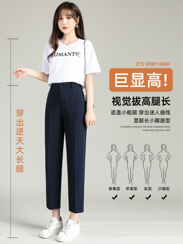 黒いスーツのズボンの女性のペンダント感があります。|undefined