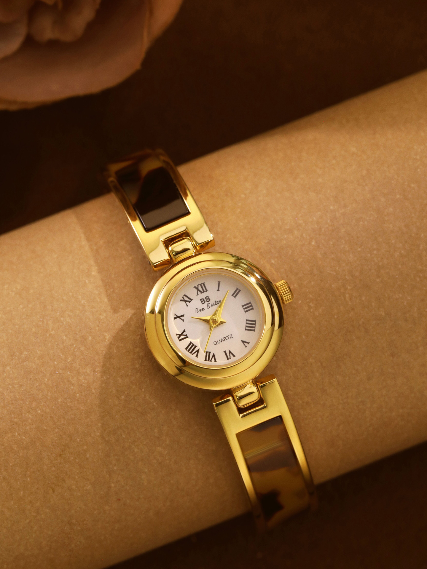 Simple Style Classic Style Solid Color Jewelry Buckle Quartz Watch Women's Watches display picture 24