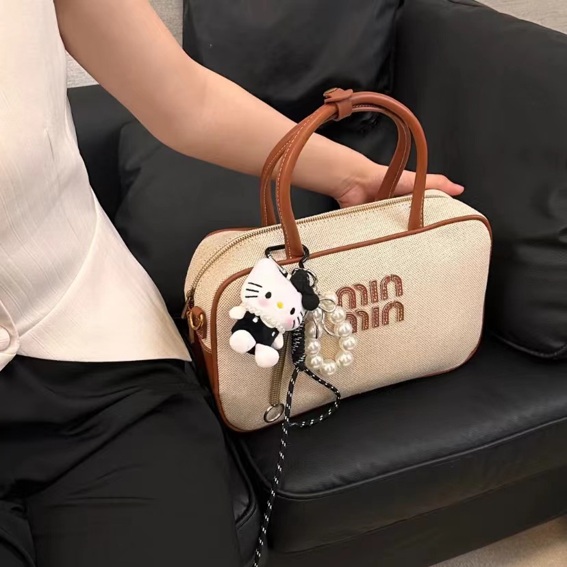 Kitten pearl m style pendant