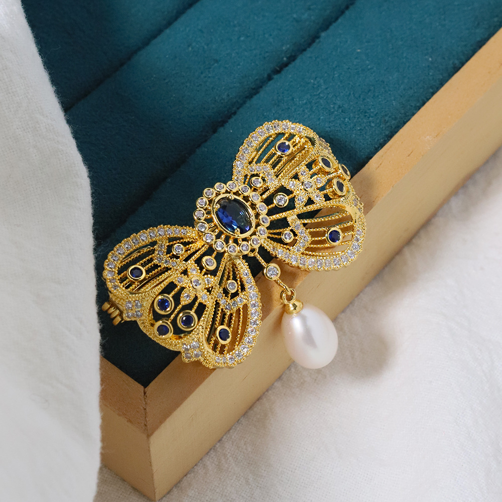 Retro corte dorado broche de mariposa cristal azul zircon elegante flores pectoral de perlas naturales de alta calidad joyas regalo