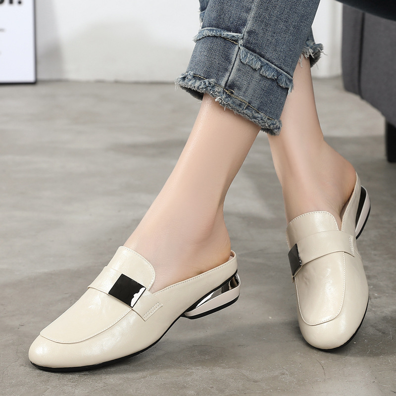 Comfortable leather mule for leisure
