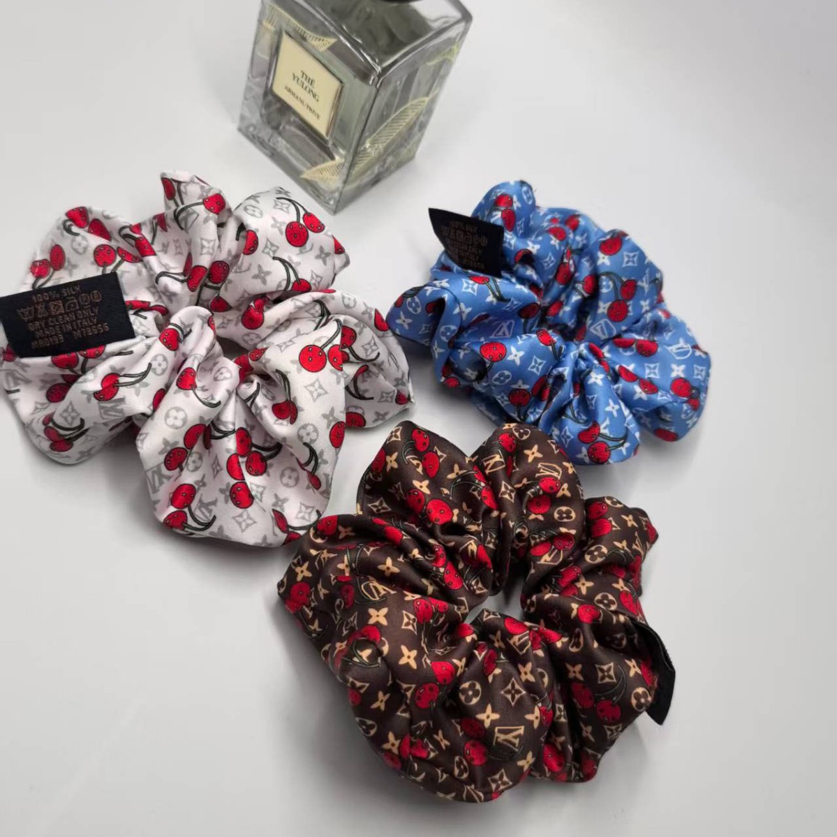 새로운 체리 머리띠, 리본 머리띠, 고급 리조트 스타일 2025 여름 스타일