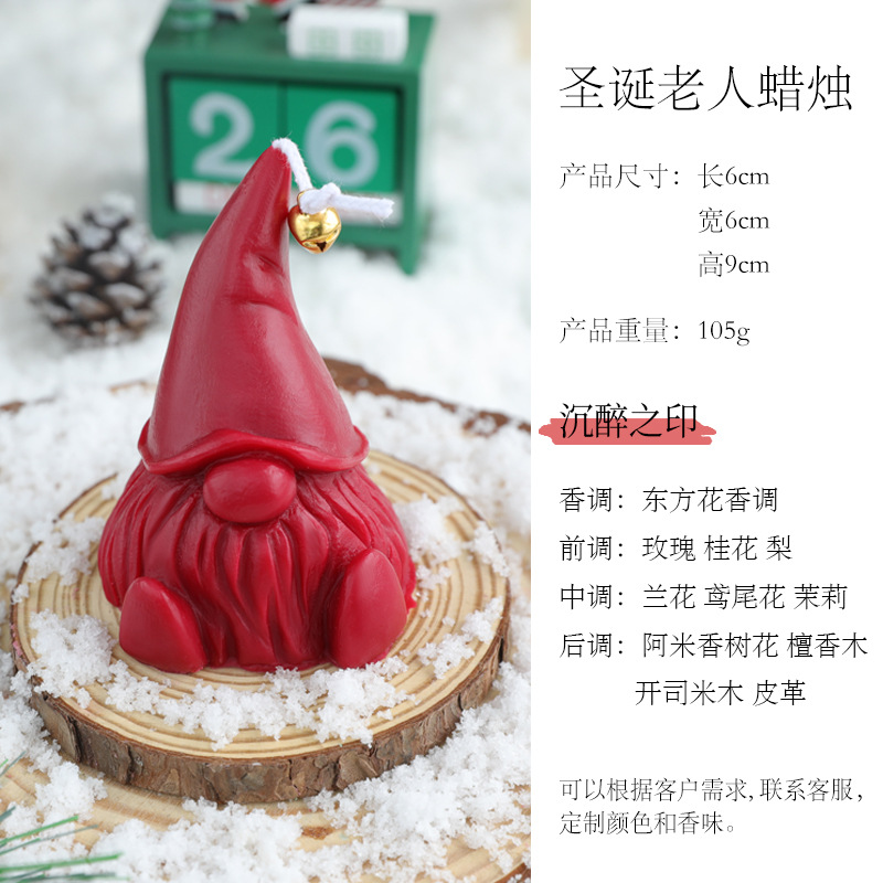 Santa Claus se sienta en una vela perfumada de invierno con un conjunto de regalos para adornos de flores.