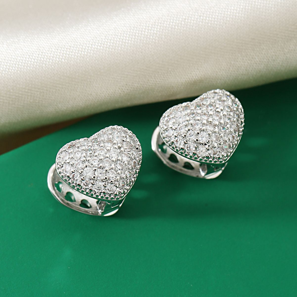 Holiday, Daily Occasion 1 Pair Elegant Simple Style Heart Shape Copper Zircon Hoop Earrings