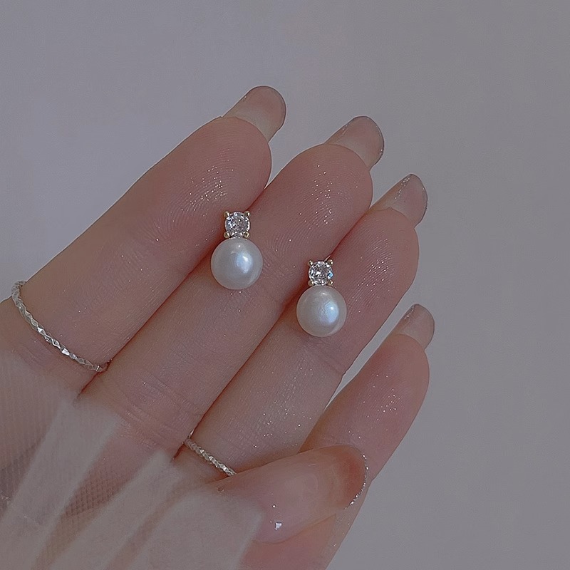 Pendientes de botón con perlas y circonitas para mujer_voghion.com