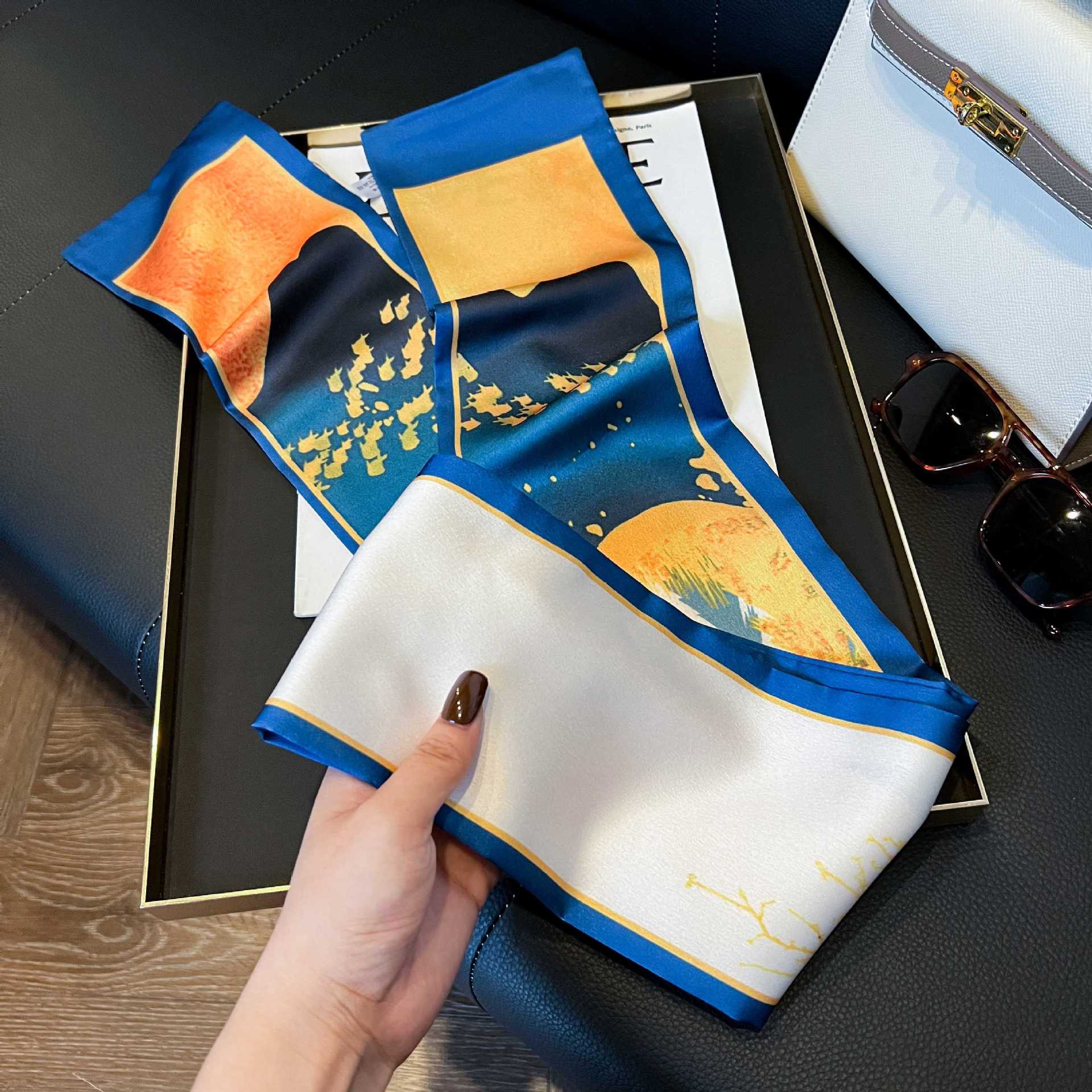 Nueva bufanda de seda pequeña banda larga estrecha para el cabello mujer estilo primavera y otoño moda madre bufanda estilo verano estilo fino serpentina bufanda al por mayor