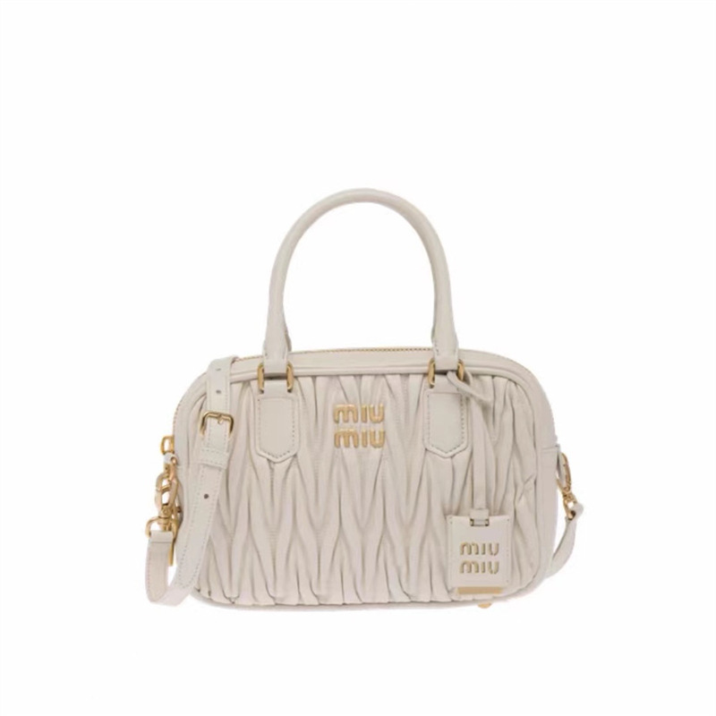 M家IU同タイプのしわボーリングバッグMatelasse羊紋軟皮手提げカバン