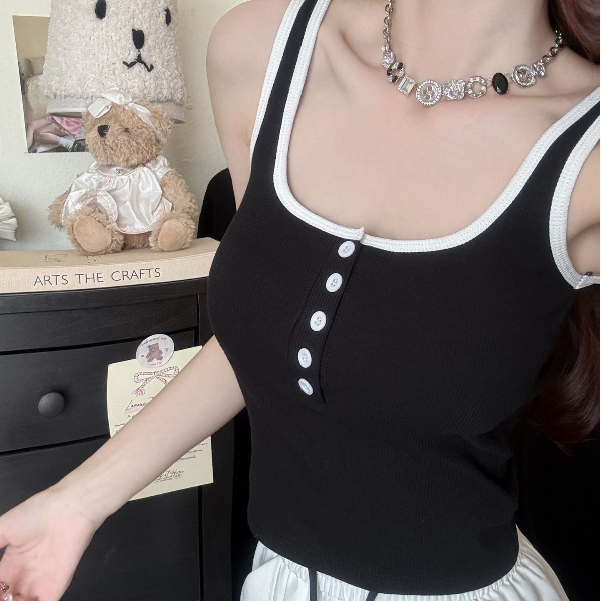 2025 nueva camisola de color de contraste de espalda hermosa para mujer almohadilla fija para el pecho interior y exterior con botones de uso exterior chaleco de fondo de todo fósforo para mujer